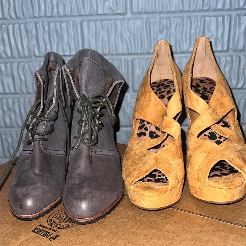 Elegant Women's Gray Lace-Up Boots